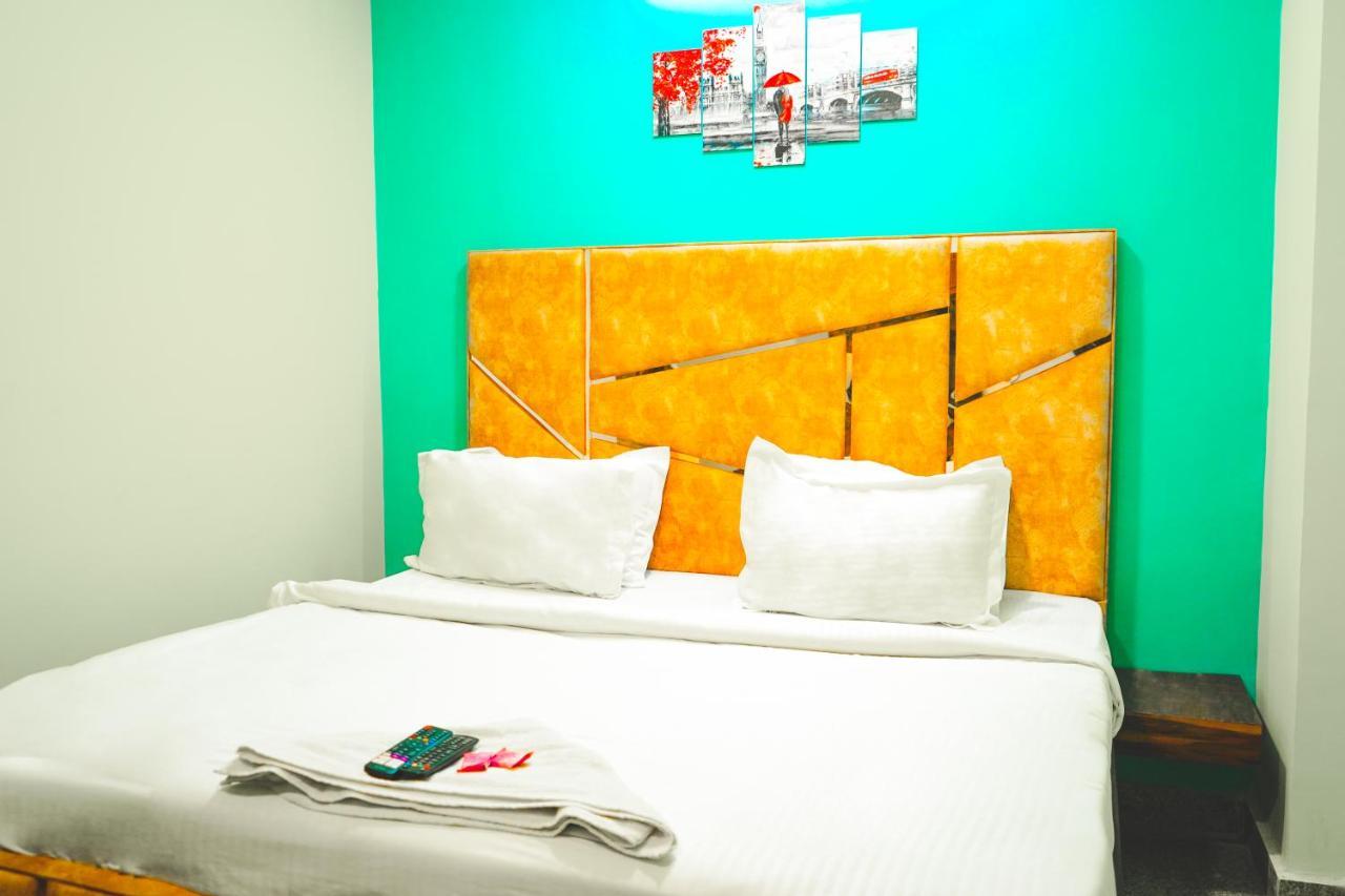 Azadpur Metro Station Hotel New Delhi
